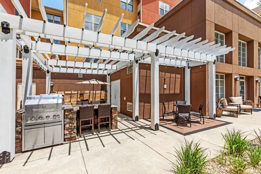 More Photos Of 5485 Financial Plz, Shreveport Hotel For Sale