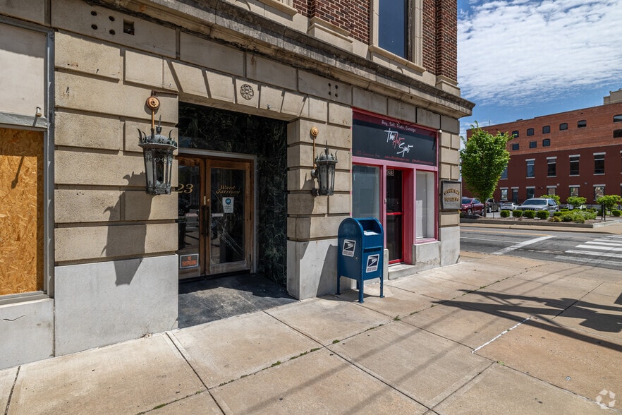 More Photos Of 523 Garrison Ave, Fort Smith Office For Sale