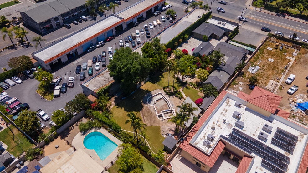 More Photos Of 801 W Whittier Blvd, La Habra Storefront Retail Residential For Sale