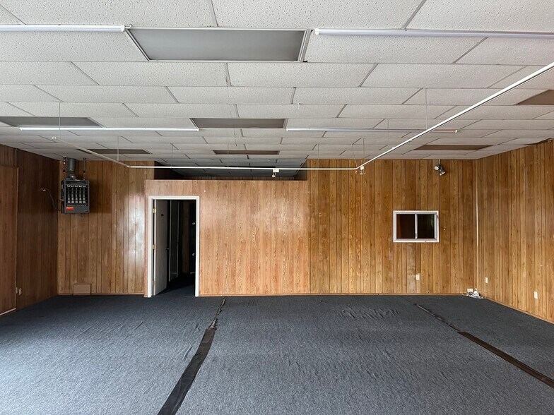 More Photos Of 1280 Fremont Blvd, Seaside Storefront For Lease