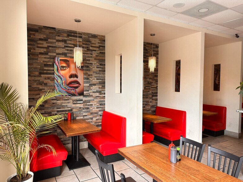 More Photos Of River Oaks Restaurant / Cafe, Houston Restaurant For Lease