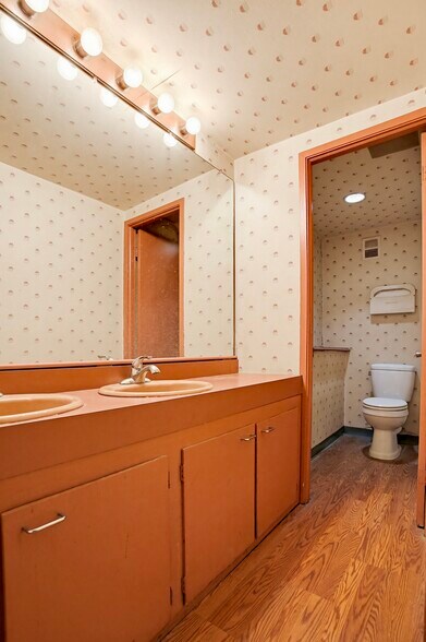 More Photos Of 14 W Saratoga St, Baltimore Office For Sale