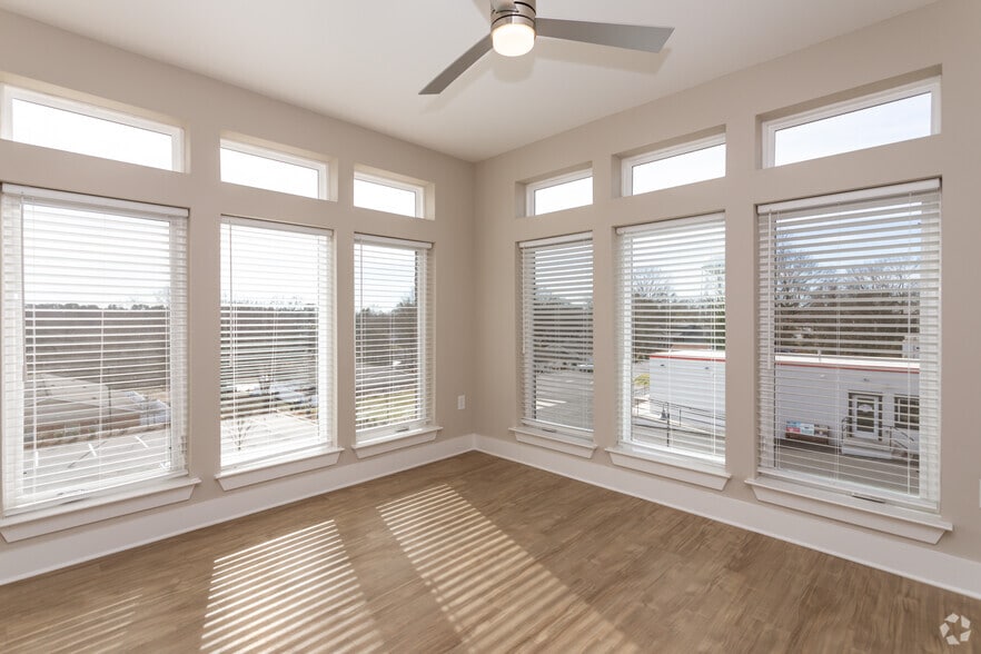 More Photos Of 222 S Main St, Mooresville Apartments For Sale
