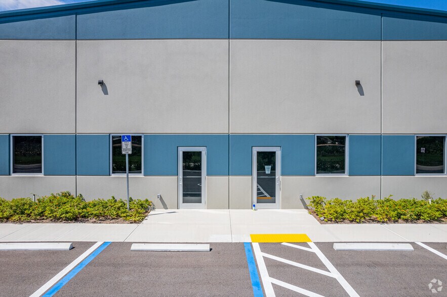More Photos Of 3350 Palm Ave, Fort Myers Warehouse For Lease