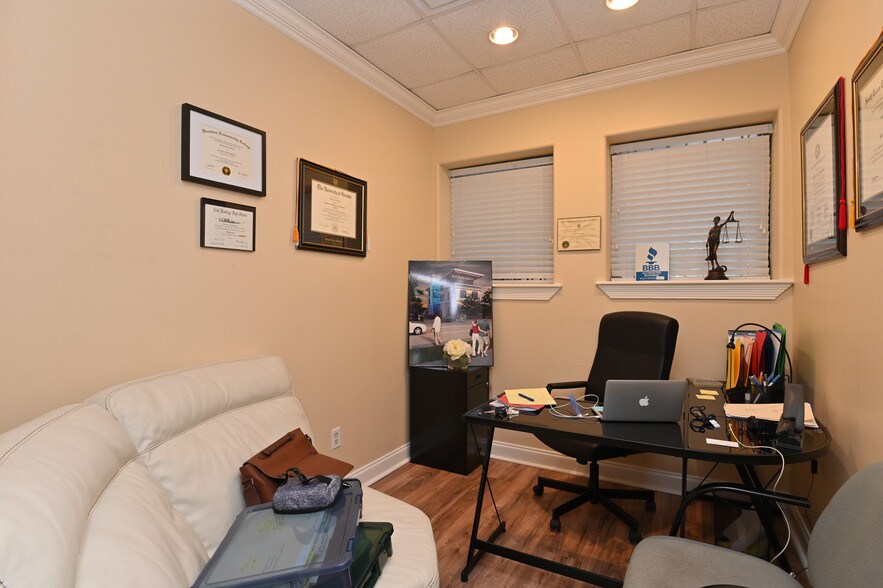 More Photos Of 2715 Fannin St, Houston Medical For Sale