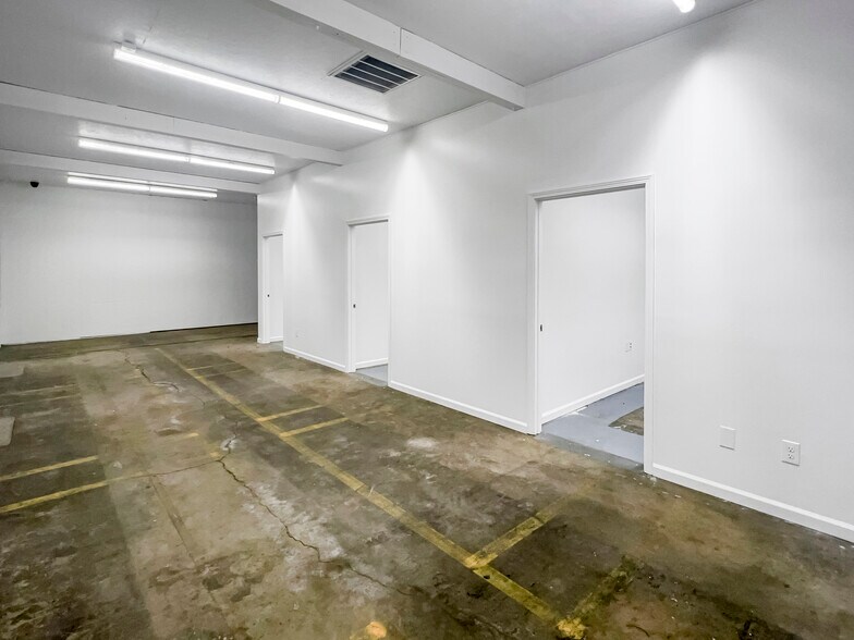 More Photos Of 3160 Mcfarland Blvd, Northport Warehouse For Sale