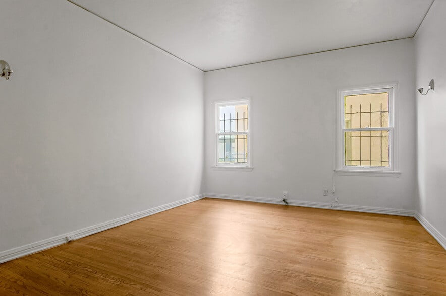 More Photos Of 712 S Stanley Ave, Los Angeles Apartments For Sale