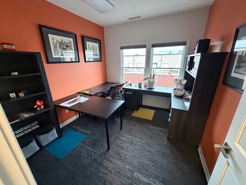 More Photos Of 9955 Crosspoint Blvd, Fishers Office For Sale