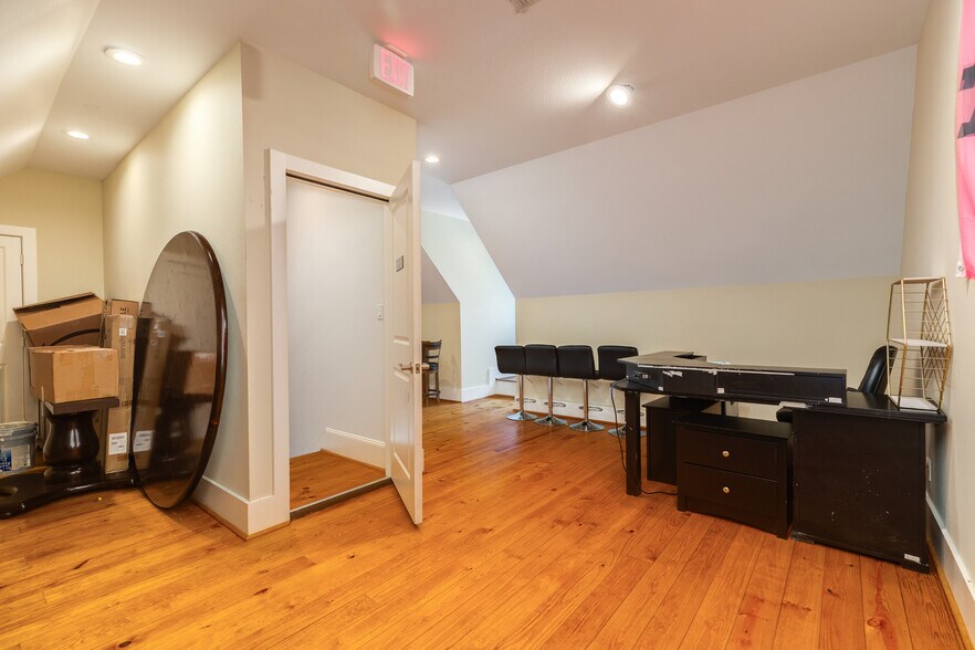 More Photos Of 6402 Stewart Rd, Galveston Office For Sale