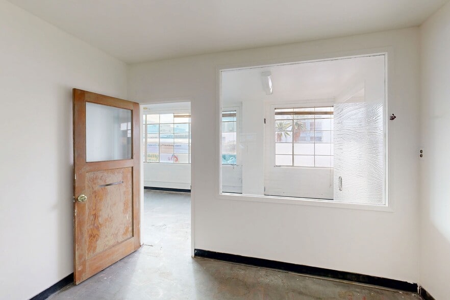 More Photos Of 1035 Murray St, Berkeley Showroom For Lease