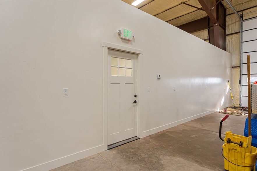 More Photos Of 3709 5650 w, Cedar City Industrial For Lease