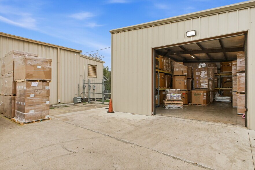More Photos Of 315 N Park Dr, San Antonio Warehouse For Sale