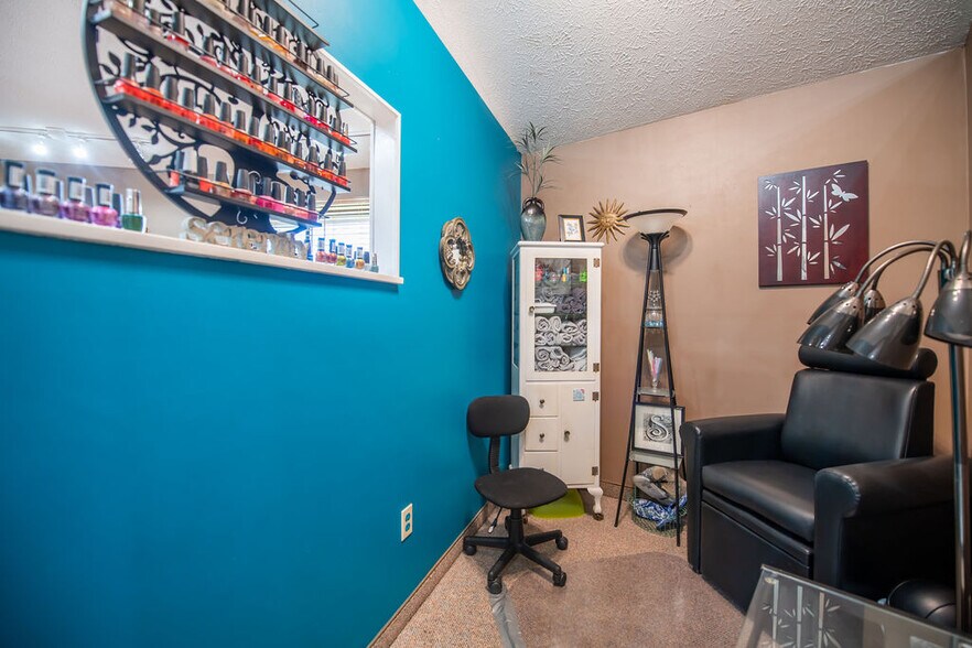 More Photos Of 411 W Canal St, Malvern General Retail For Sale