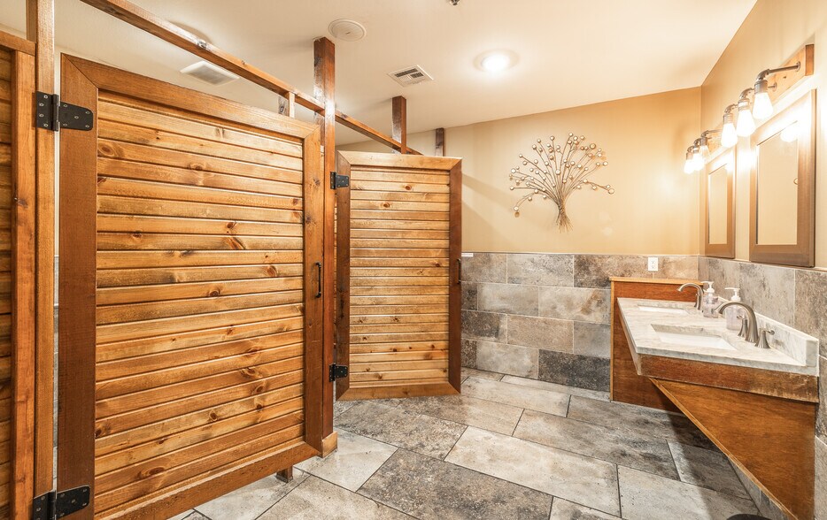 More Photos Of 717 N Pine St, Rolla Restaurant For Sale