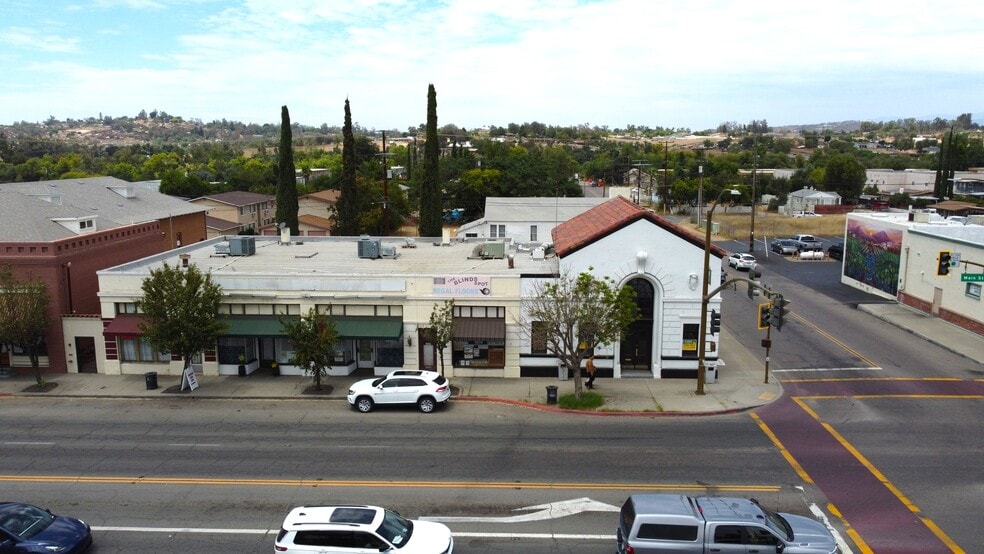 More Photos Of 701-713 Main St, Ramona Storefront Retail Office For Lease