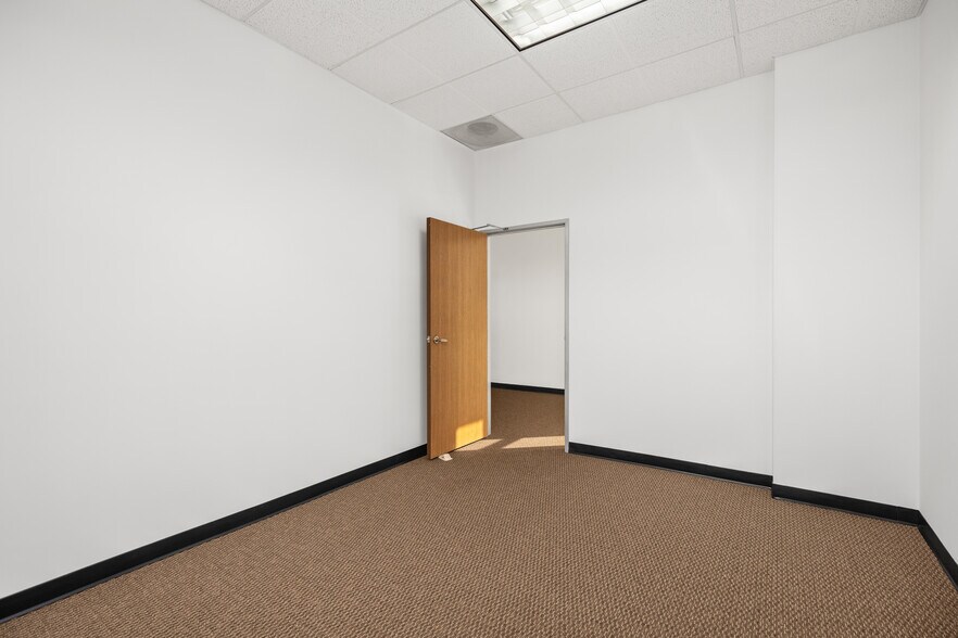 More Photos Of 26429 Rancho Pky, Lake Forest Research And Development For Lease