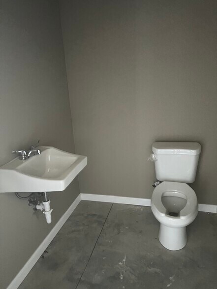 More Photos Of 1041 Technology Way, Waxahachie Industrial For Sale