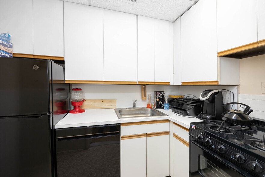 More Photos Of 40 Stoner Ave, Great Neck Apartments For Sale