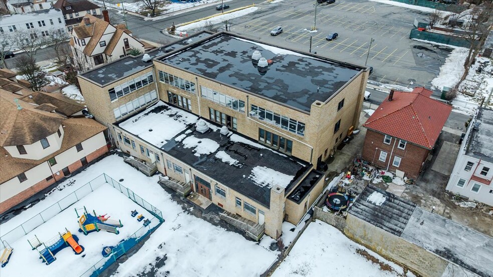 More Photos Of 90 Henry St, Inwood Office For Lease