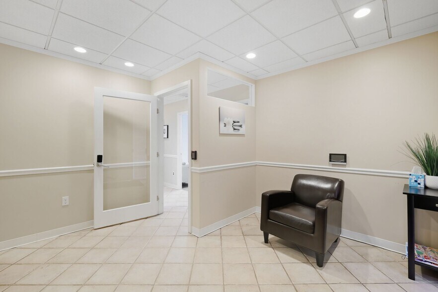More Photos Of 6175 Executive Blvd, Rockville Medical For Lease