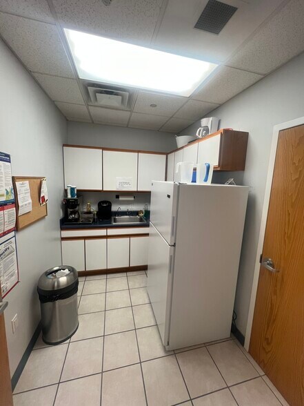 More Photos Of 1310 Centerpoint Blvd, Knoxville Medical For Sale