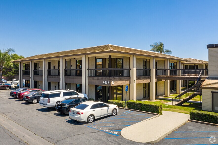 More Photos Of 600 N Mountain Ave, Upland Unknown For Lease