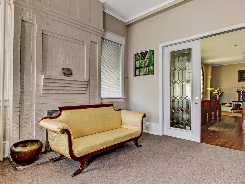 More Photos Of 525 Beaver St, Jacksonville Cemetery Mausoleum For Lease
