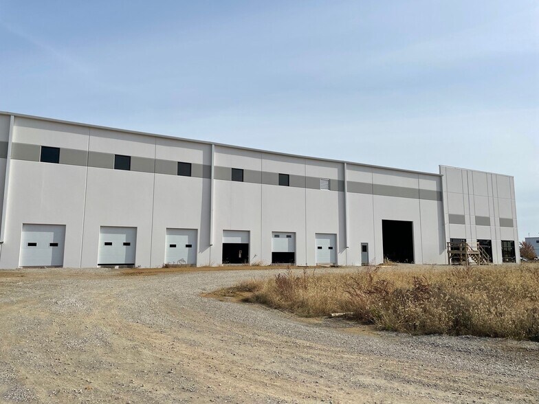 More Photos Of 11200 Industrial Park Dr, Evansville Manufacturing For Lease