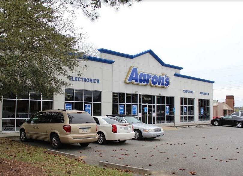 More Photos Of 355 Veterans Pky S, Moultrie General Retail For Sale