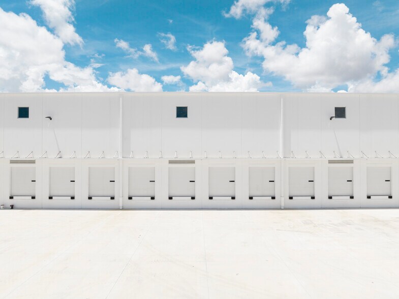 More Photos Of 12700 NW Le Jeune Rd, Opa Locka Unknown For Lease