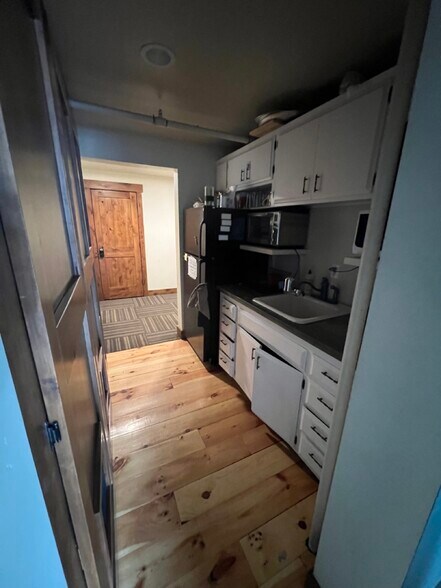 More Photos Of 11020 Trails End Ct, Truckee Flex For Lease