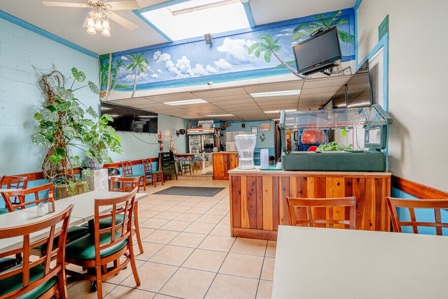 More Photos Of 111 S State St, Ukiah Restaurant For Sale