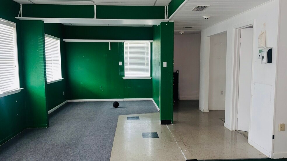 More Photos Of 109 W Midway Dr, Euless Medical For Sale