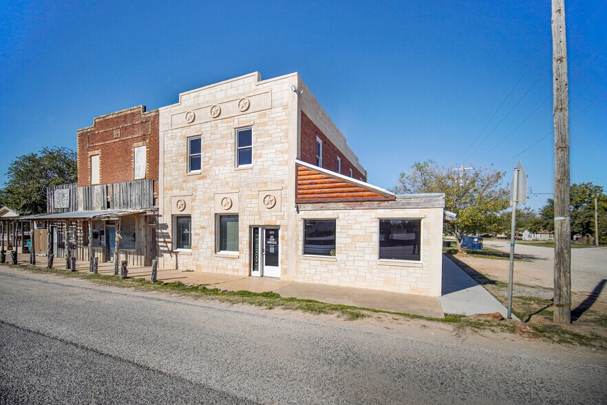 More Photos Of 111 E Dempsey St, Bryson General Retail For Lease