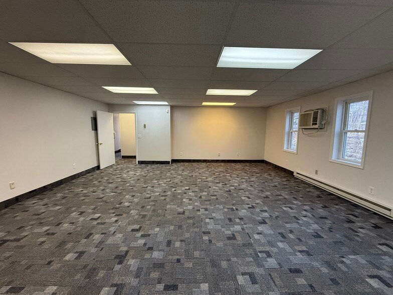 More Photos Of 625 Chandler St, Worcester Storefront Retail Office For Lease