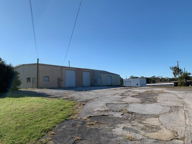 Primary Photo Of 713 Gray Ln, Mount Pleasant Manufacturing For Sale