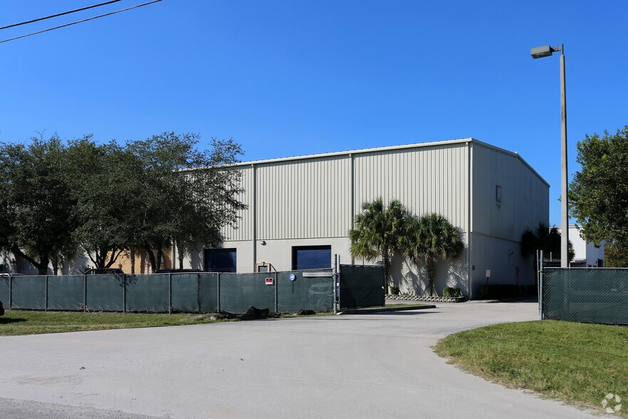 More Photos Of 101 Benoist Farms Rd, West Palm Beach Warehouse For Lease