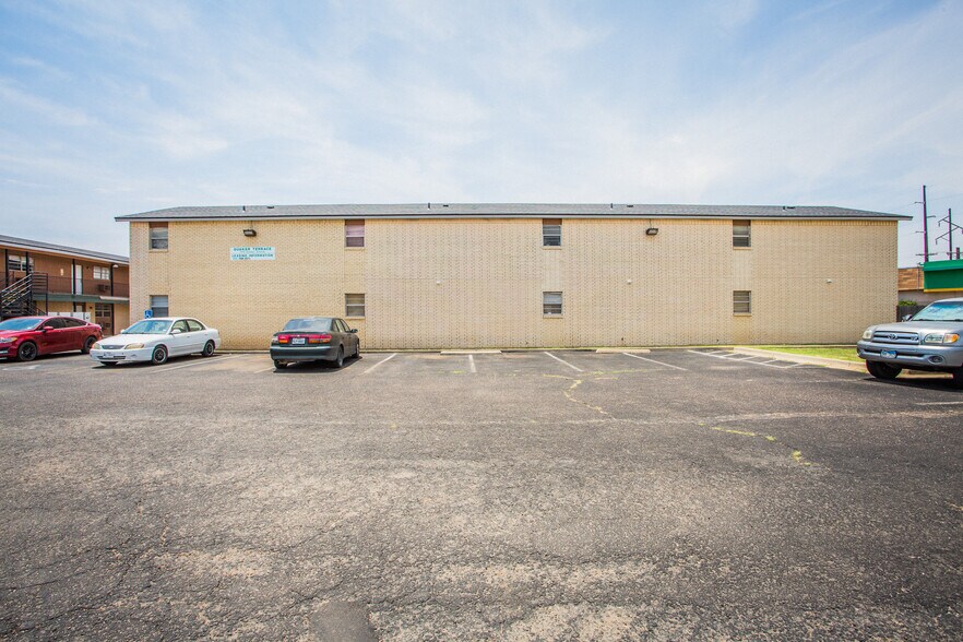 More Photos Of 7410 Quaker Ave, Lubbock Apartments For Sale