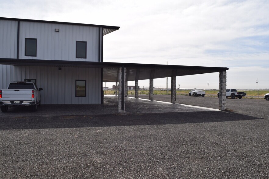 More Photos Of 6306 County 122 Rd, Midland Distribution For Lease