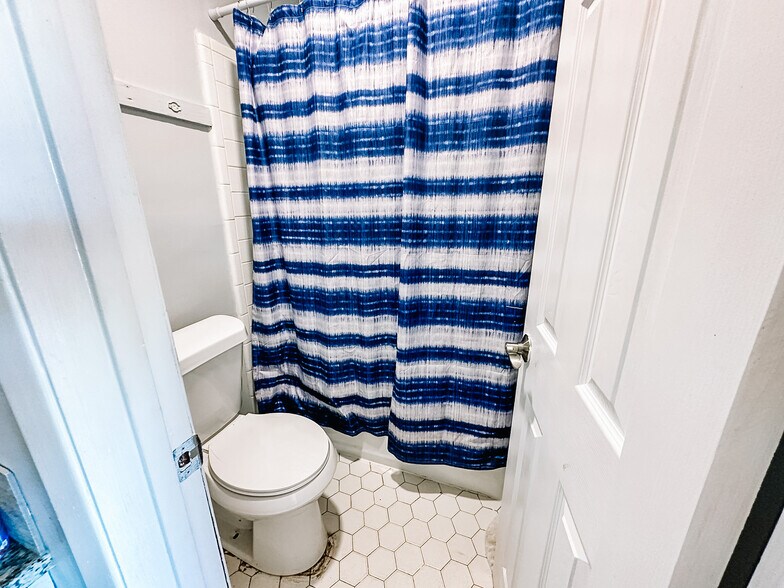 More Photos Of 1010 N Eufaula Ave, Eufaula Hotel For Sale