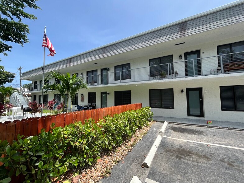 More Photos Of 2638 Lake Dr, Riviera Beach Apartments For Sale