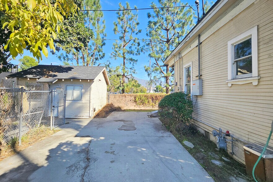 More Photos Of 1101 W Burbank Blvd, Burbank Office Residential For Lease