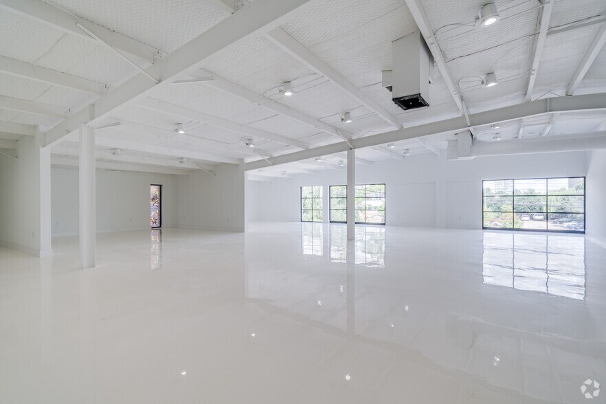 More Photos Of 3330 Audley St, Houston Storefront Retail Office For Sale