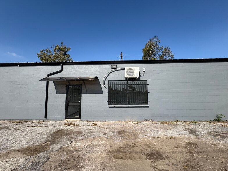 Primary Photo Of 6251 Griggs Rd, Houston Auto Repair For Sale