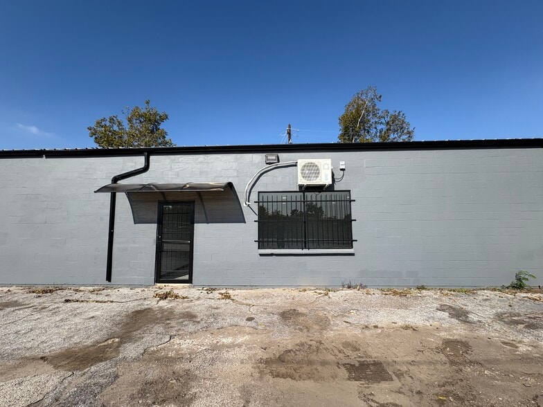 More Photos Of 6251 Griggs Rd, Houston Warehouse For Sale
