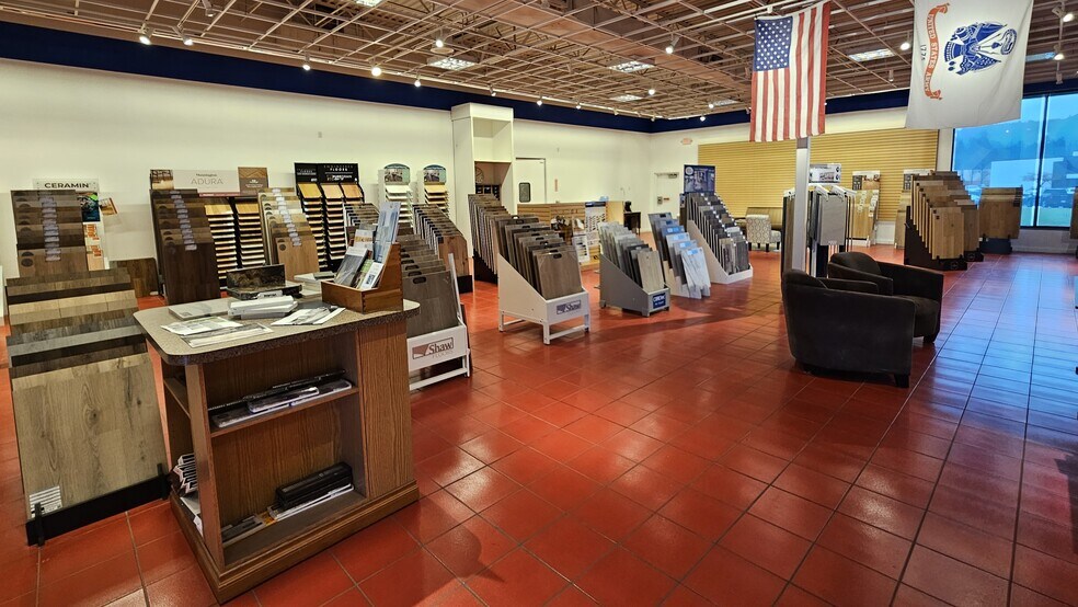 More Photos Of 421 Three Rivers Dr, Kelso Freestanding For Lease