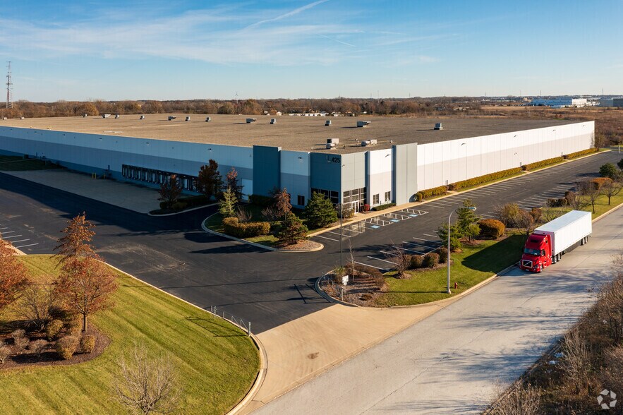 More Photos Of 425 Crossing Dr, University Park Warehouse For Lease