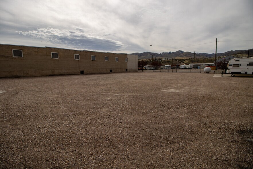 More Photos Of 902 S 1st Ave, Pocatello Distribution For Lease