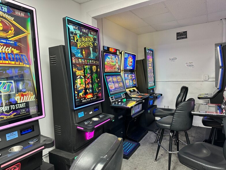 More Photos Of 1636 Atlanta Hwy, Gainesville Restaurant For Lease