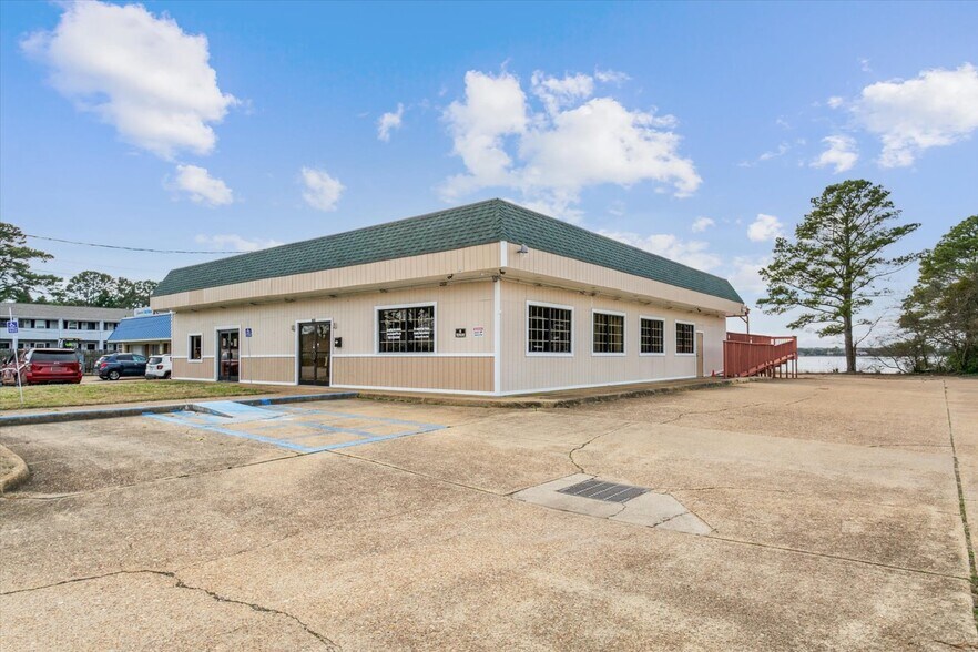 More Photos Of 1721 N King St, Hampton Daycare Center For Sale